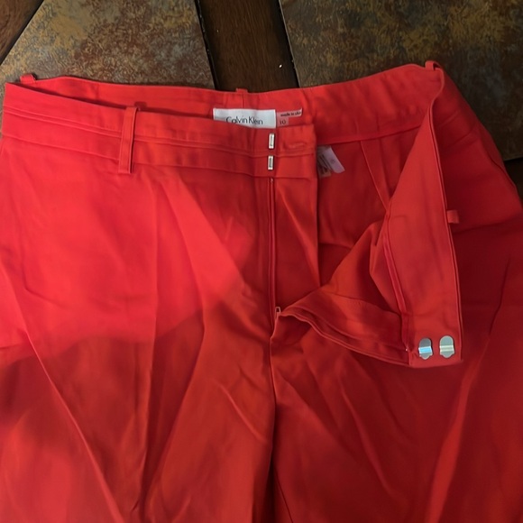 Calvin Klein like new pants, size 10. Bright color perfect for summer - Picture 4 of 5